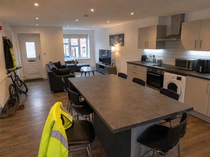 Modern, fully equipped kitchen and dining space